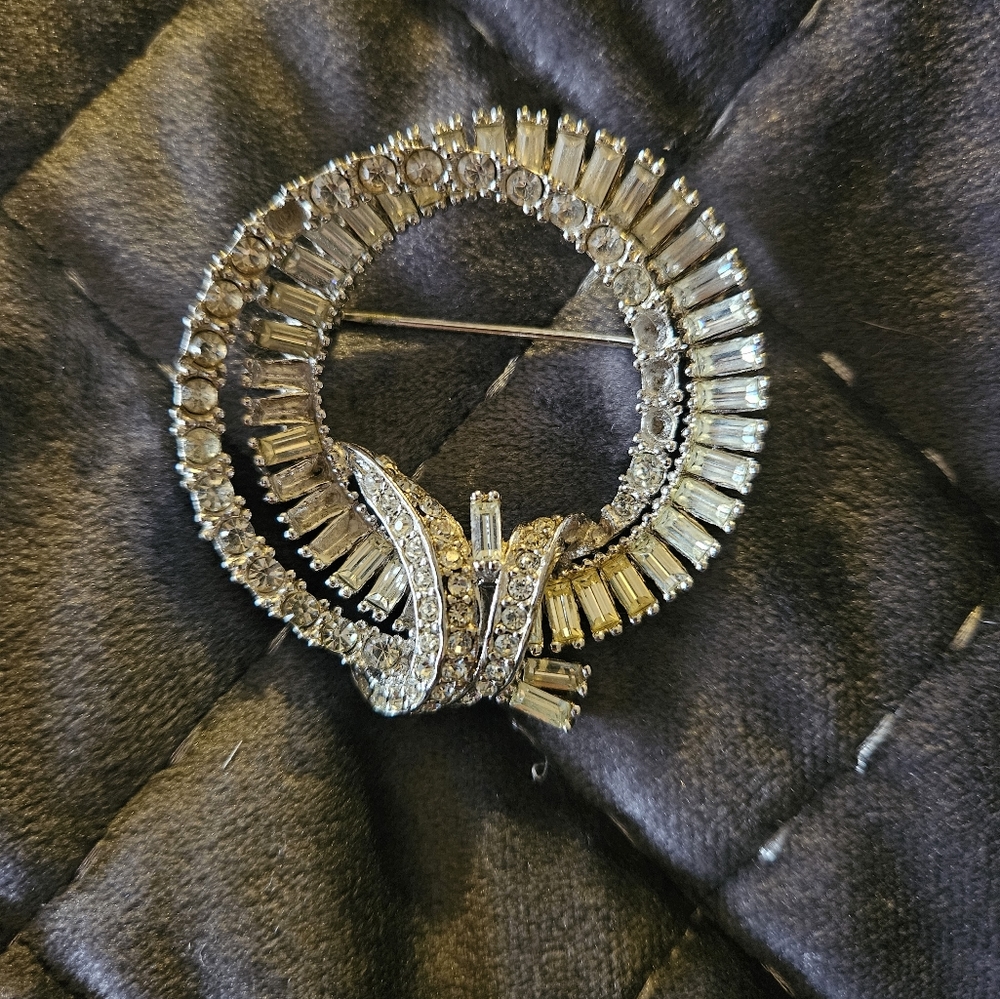 Vintage Signed LEDO Clear Rhinestone Rhodium Plated Clip